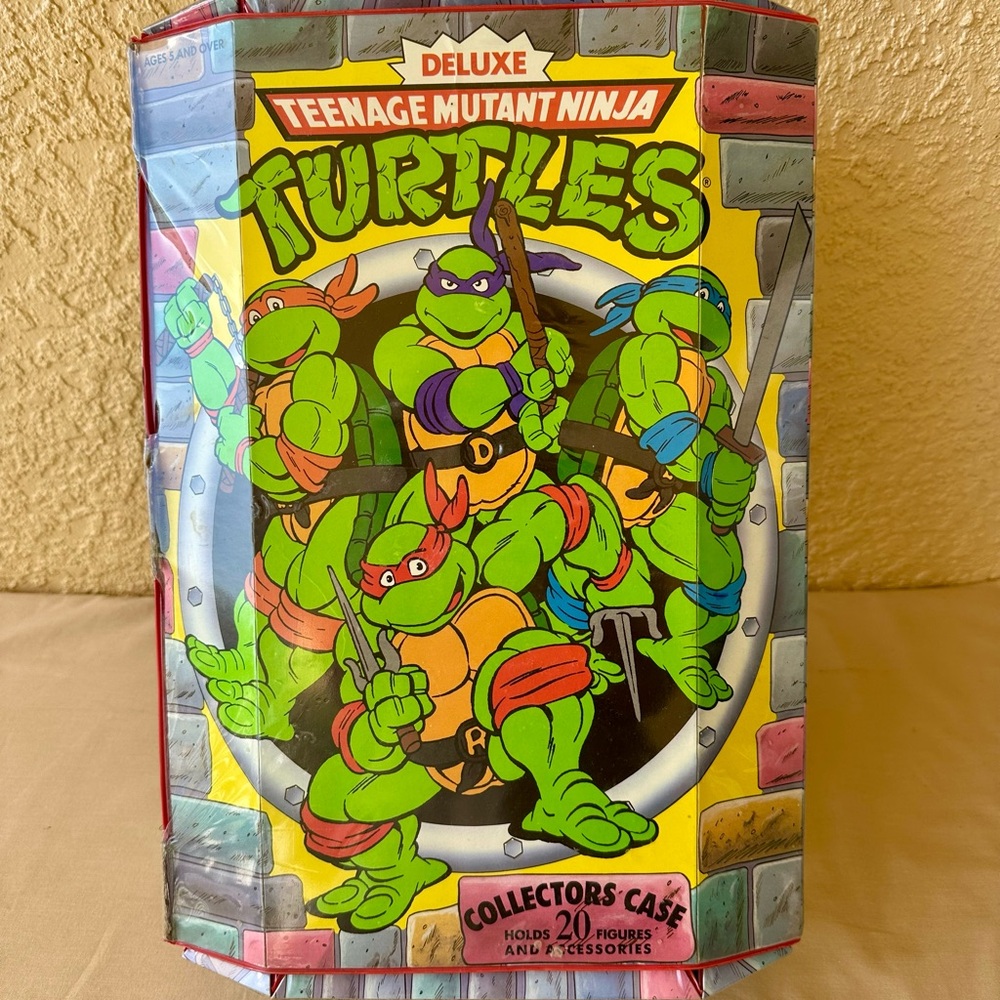 Vintage Teenage Mutant Ninja Turtle Figures Lot with Carry Case